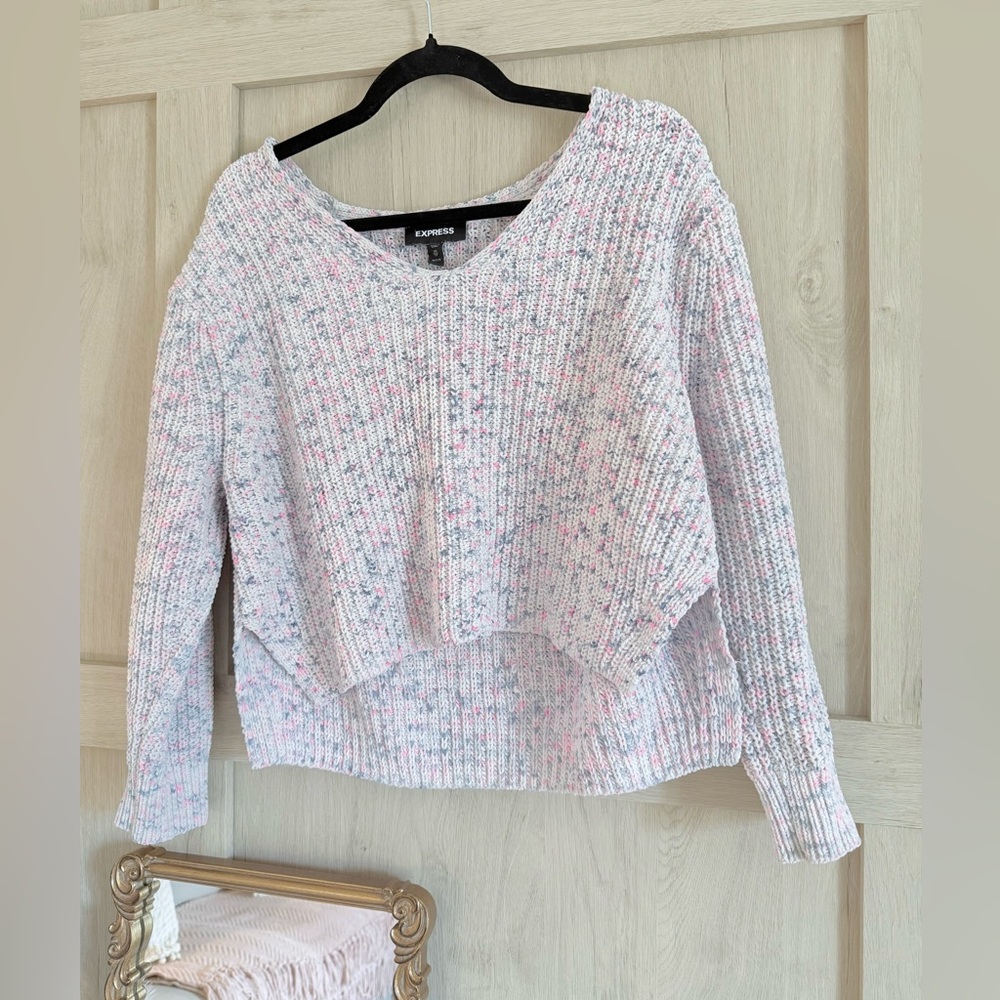 Express Women's V-Neck Sweater in Pink and Gray